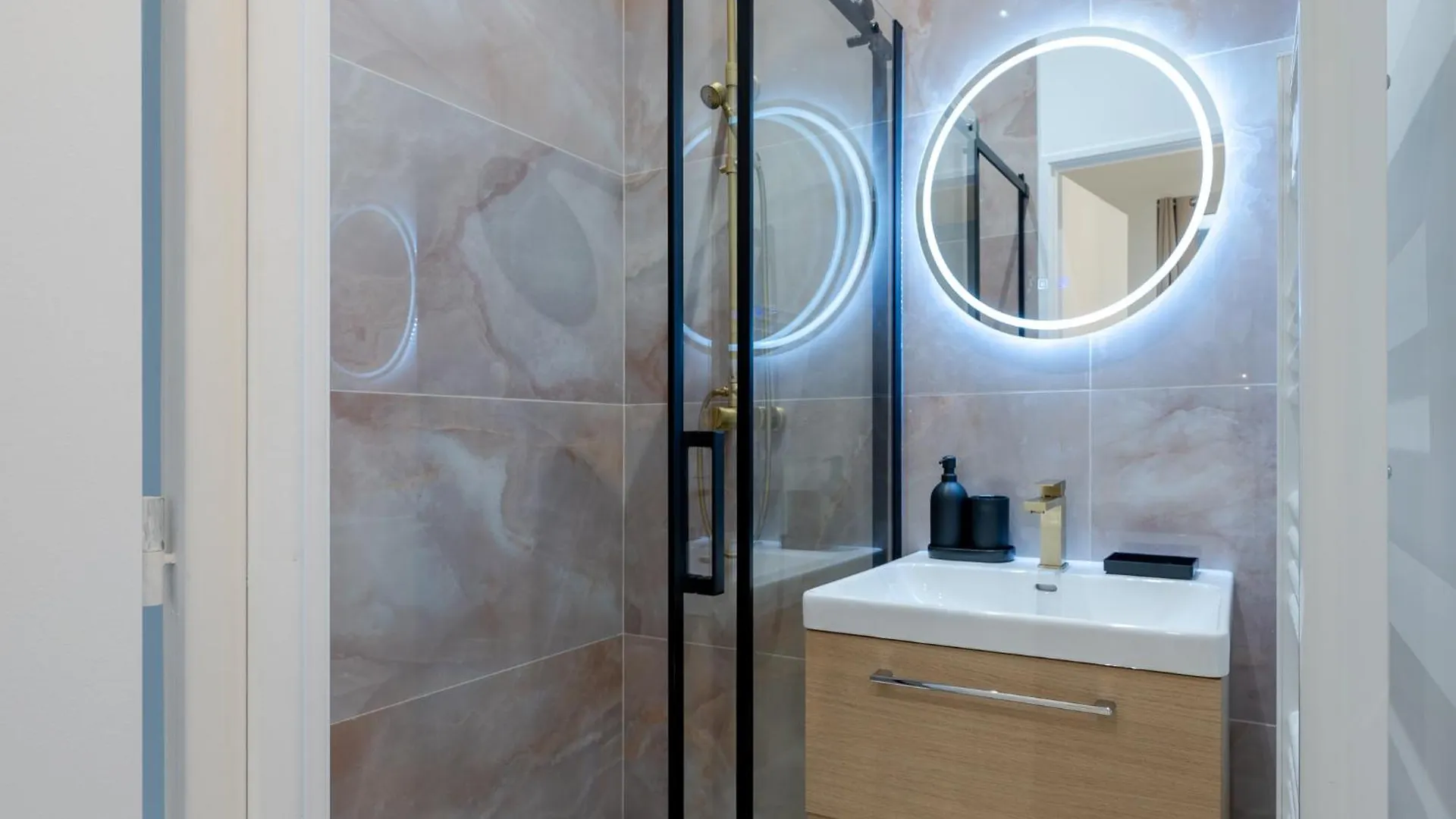 Calm And Design Metro Guichard Apartment Lyon